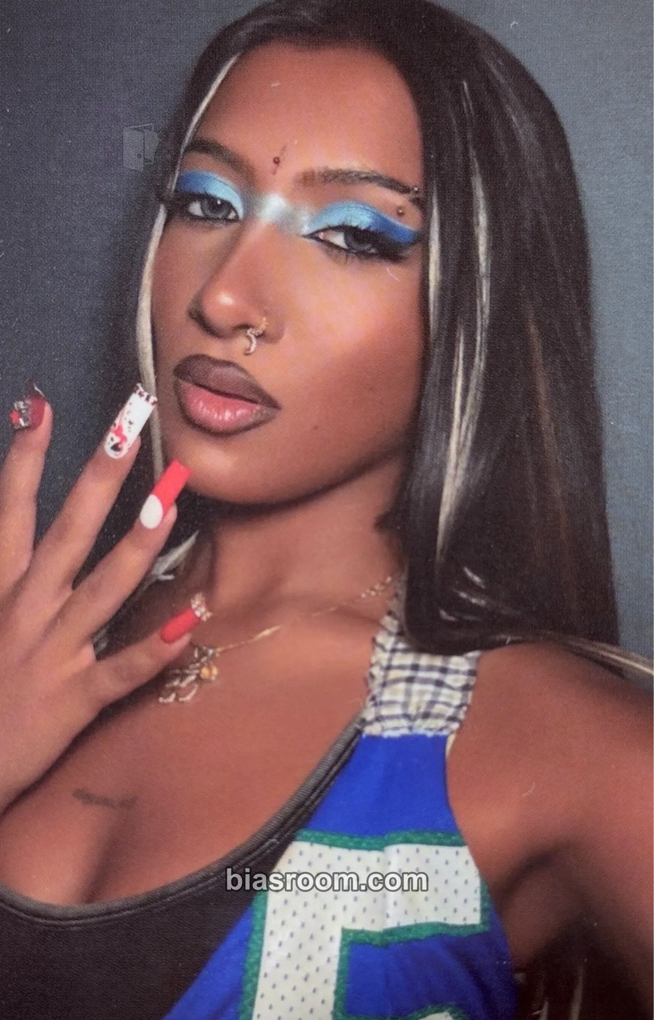Lara ICONIC BY MISTAKE Photocard - KATSEYE - KATSEYE K-pop photocard