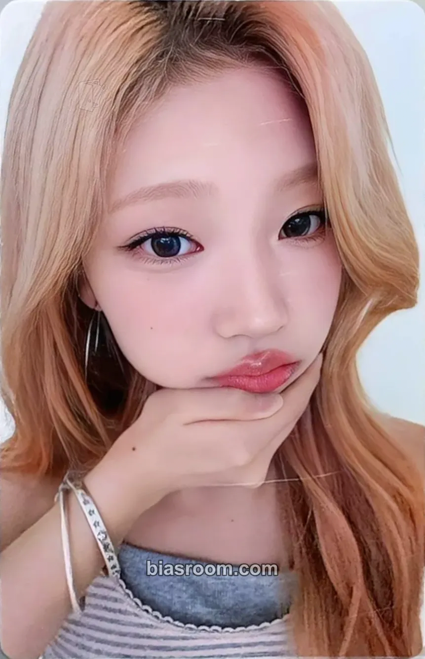 Stella Lemon Tang Photocard - Hearts2Hearts - Hearts2Hearts K-pop photocard