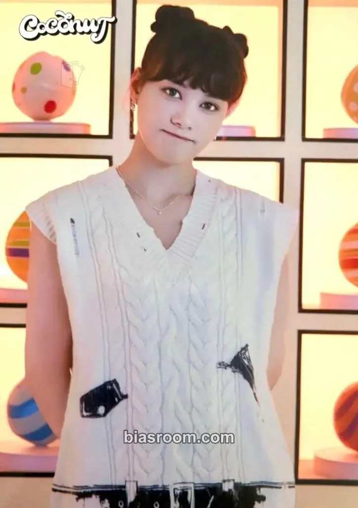 Nina “Coconut” official goods Photocard - NiziU - NiziU K-pop photocard
