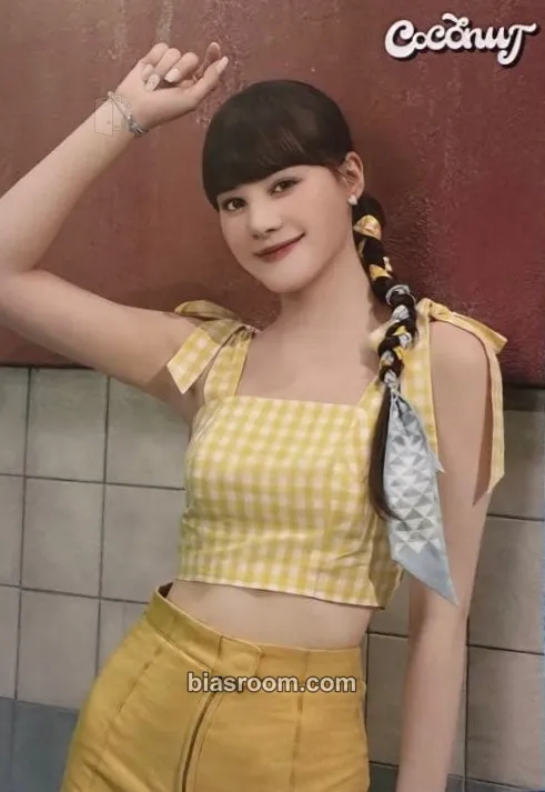 Nina “Coconut” official goods Photocard - NiziU - NiziU K-pop photocard