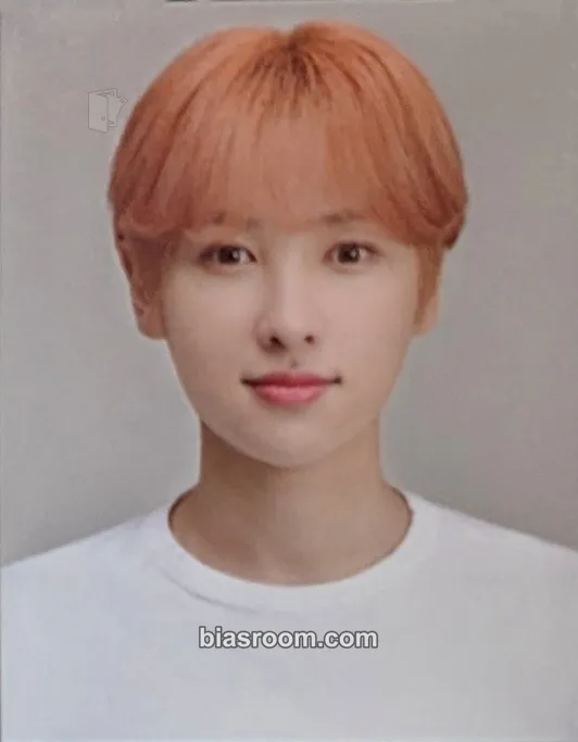 Rie Ultra lyOn 2nd Membership Kit Photocard - OnlyOneOf - OnlyOneOf K-pop photocard