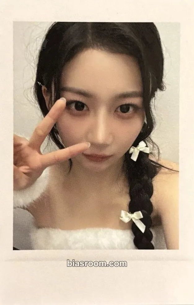 Kaede Beyond Beauty Photocard - tripleS - tripleS K-pop photocard