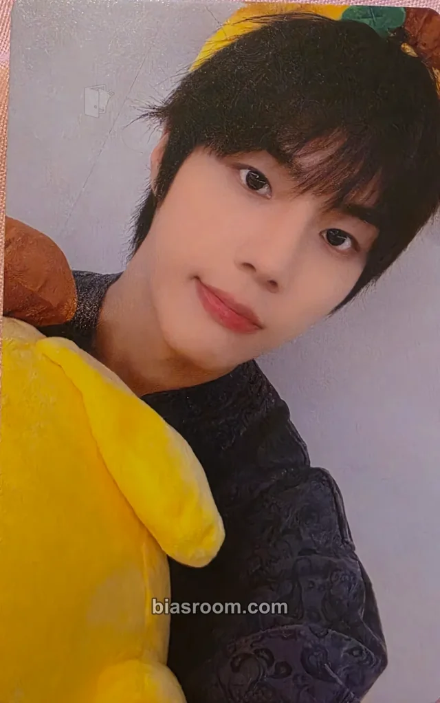82Major - Seongbin - Trophy Album jump up fansign