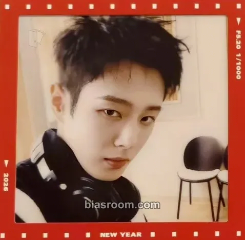 Wenhan Yuehua Entertainment × HitCard (China) Photocard - UNIQ - UNIQ K-pop photocard