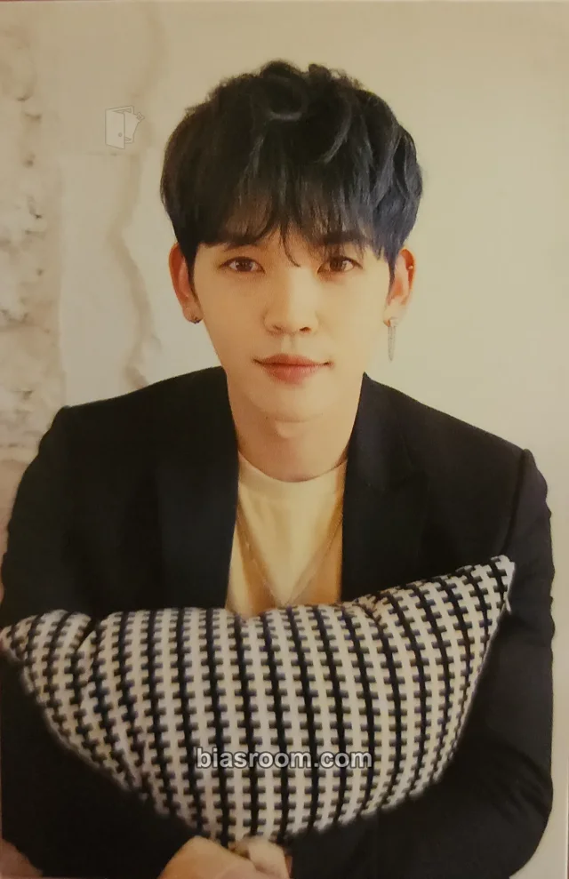 UP10TION - Kuhn - Invitation Album album photocard silver version