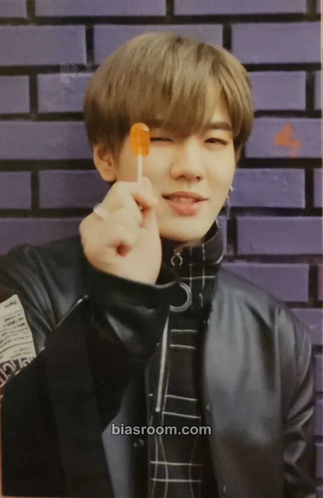 UP10TION - Hwanhee - Invitation Album album photocard red version