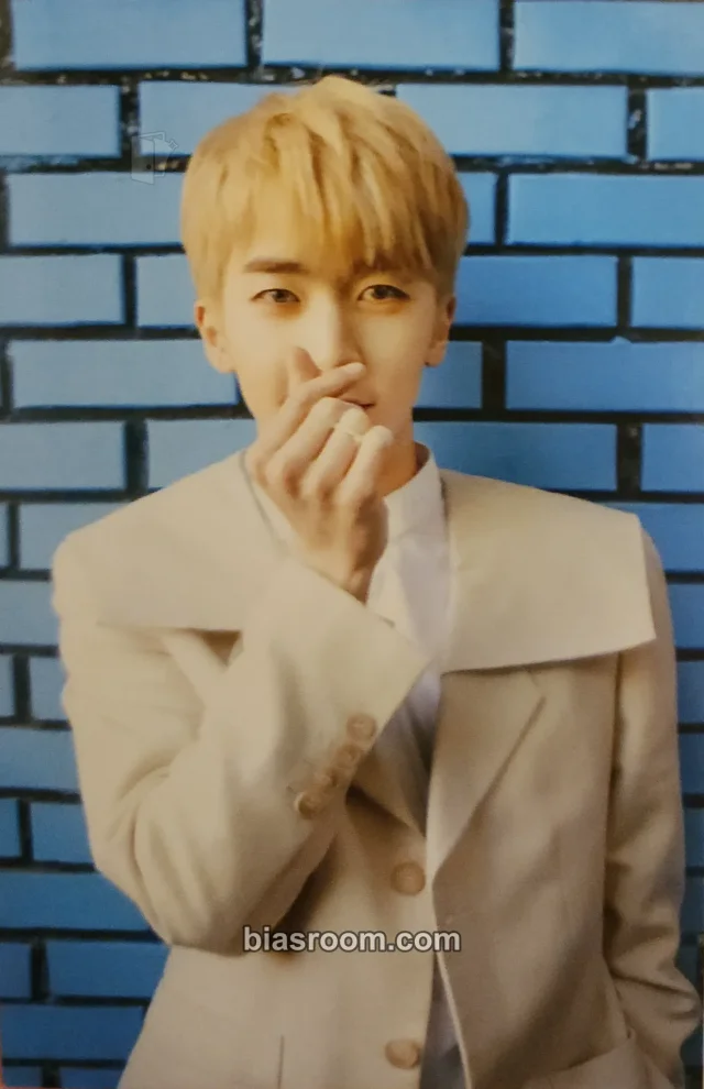 UP10TION - Xiao - Invitation Album album photocard red version