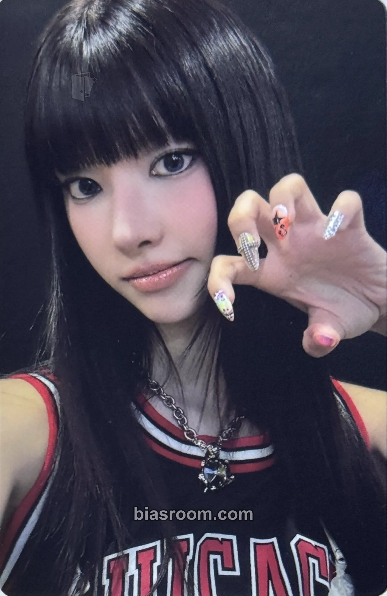 Yunah ICONIC BY MISTAKE Photocard - ILLIT - ILLIT K-pop photocard