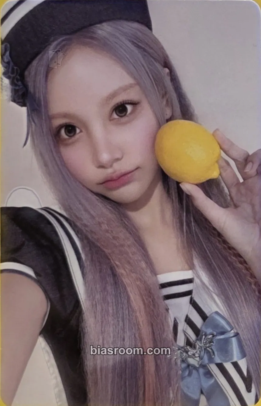 Carmen Lemon Tang Photocard - Hearts2Hearts - Hearts2Hearts K-pop photocard