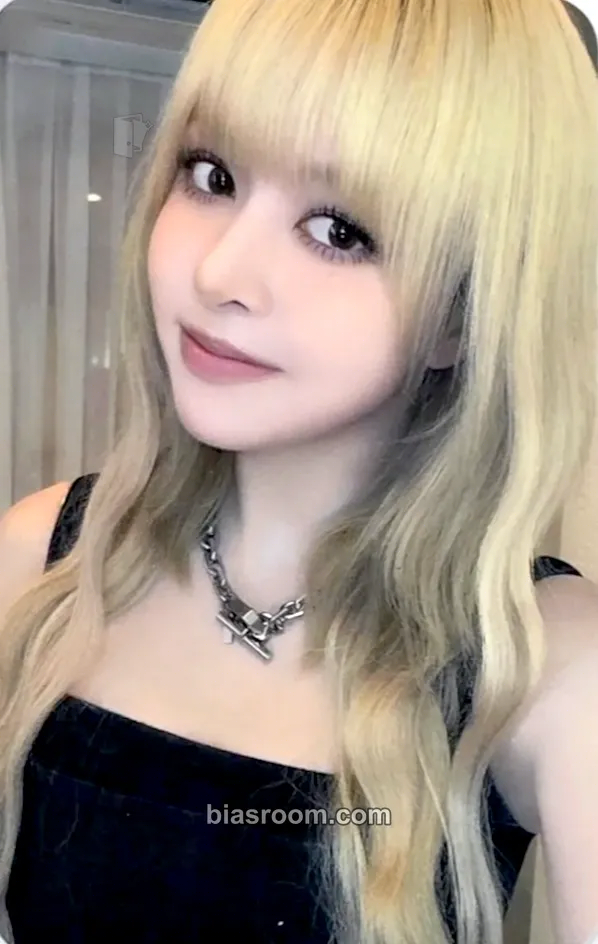 Lily Fe3O4: STICK OUT Photocard - NMIXX - NMIXX K-pop photocard
