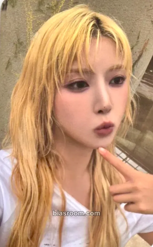 Jiwoo Fe3O4: STICK OUT Photocard - NMIXX - NMIXX K-pop photocard