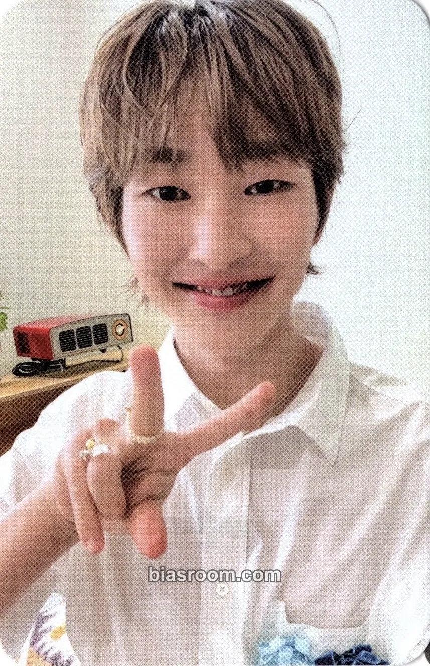 Onew ONEW 2026 Season’s Greetings ‘Dear My JJINGGU’ Photocard - SHINee - SHINee K-pop photocard