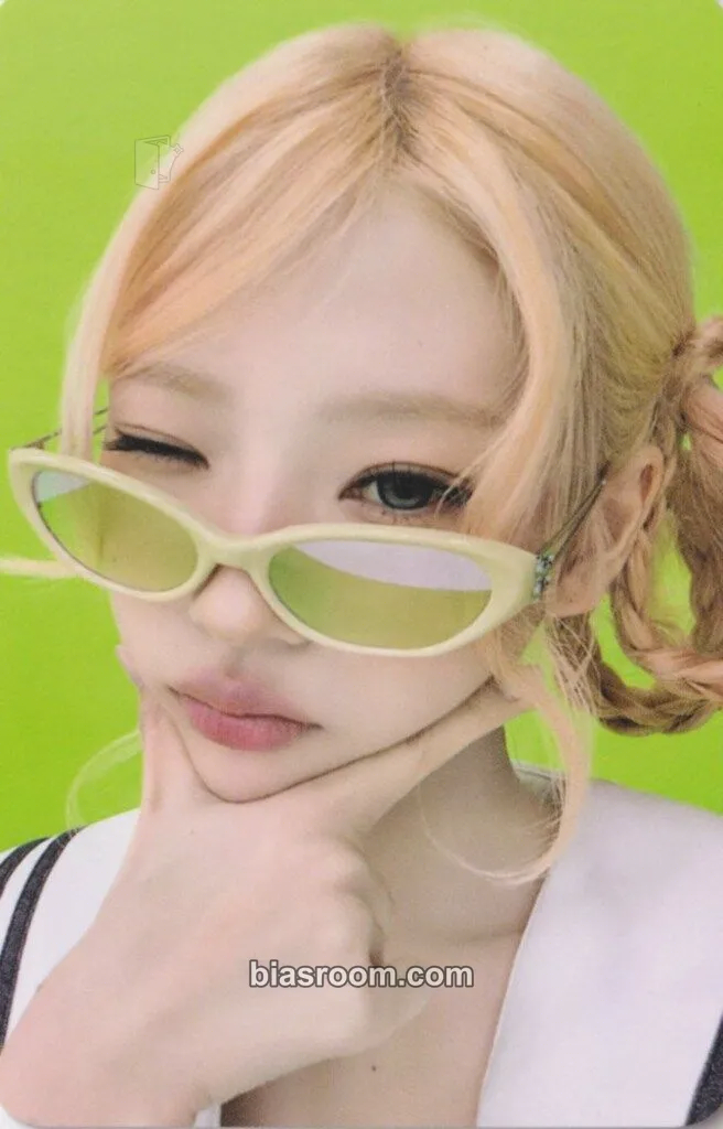 Stella Lemon Tang Photocard - Hearts2Hearts - Hearts2Hearts K-pop photocard