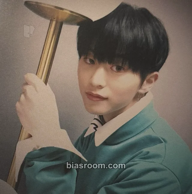 ONF - Laun - WE MUST LOVE Album album photocard non-standard size square photo