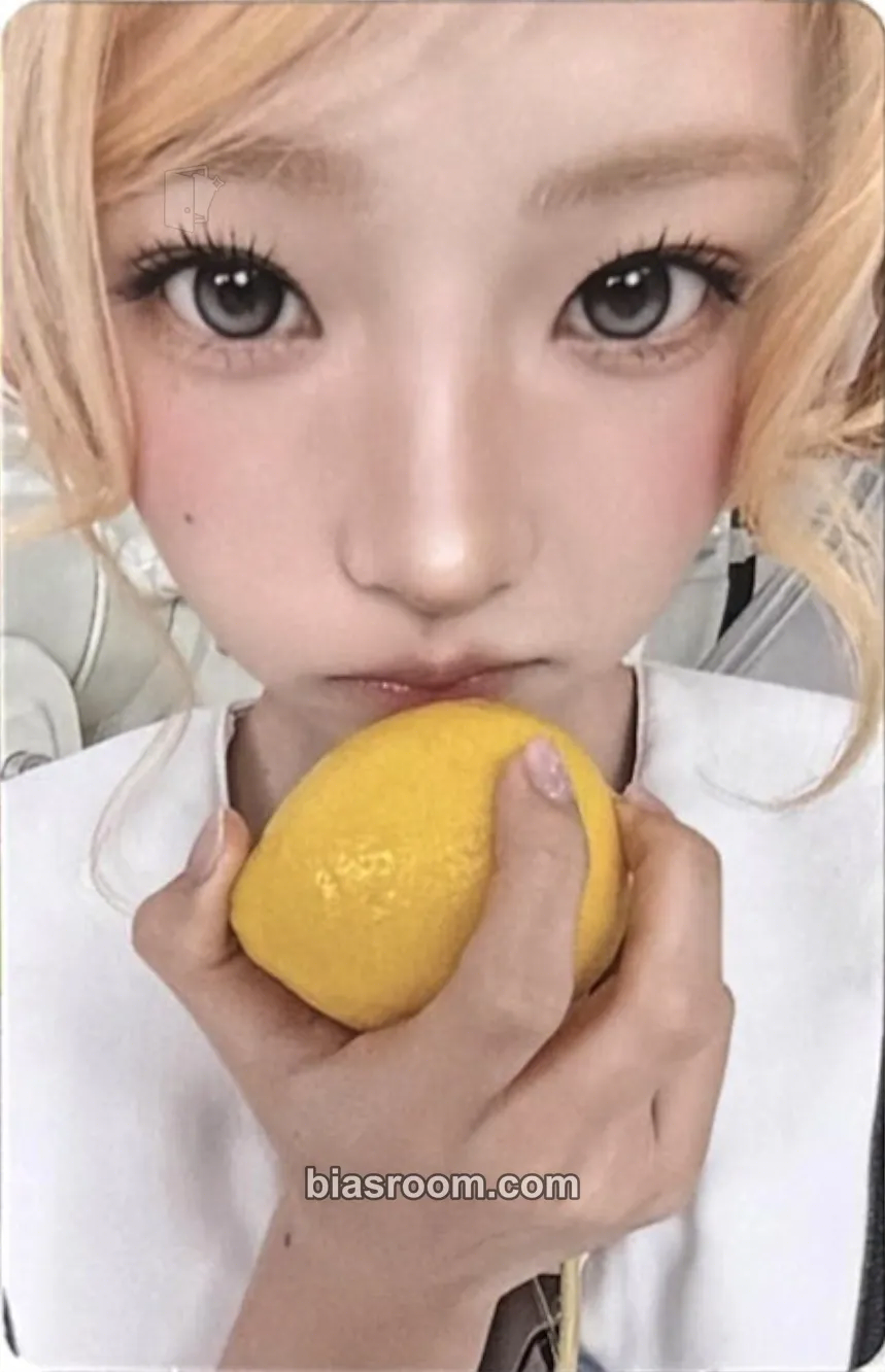 Stella Lemon Tang Photocard - Hearts2Hearts - Hearts2Hearts K-pop photocard
