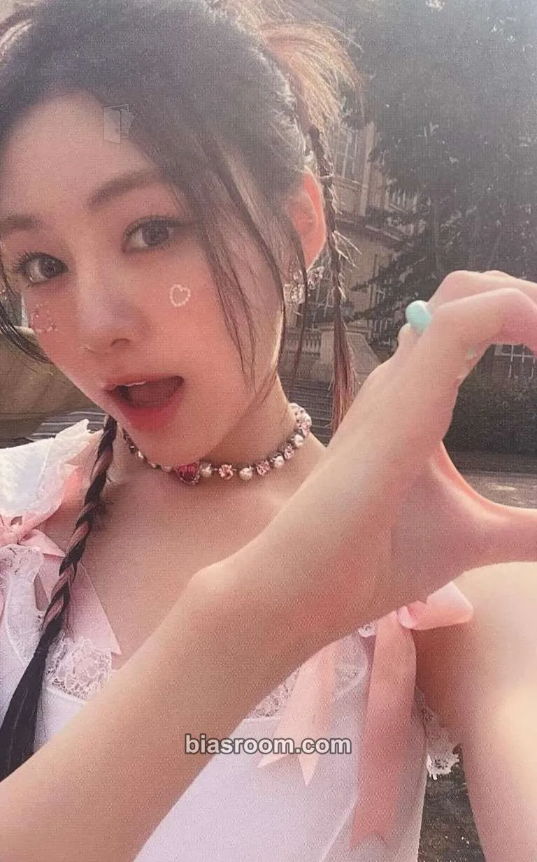 Dahyun Boom Photocard - Rocket Punch - Rocket Punch K-pop photocard