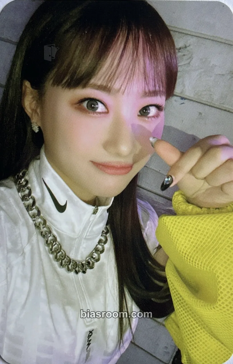 Nahyun Issue Maker Photocard - Hot Issue - Hot Issue K-pop photocard