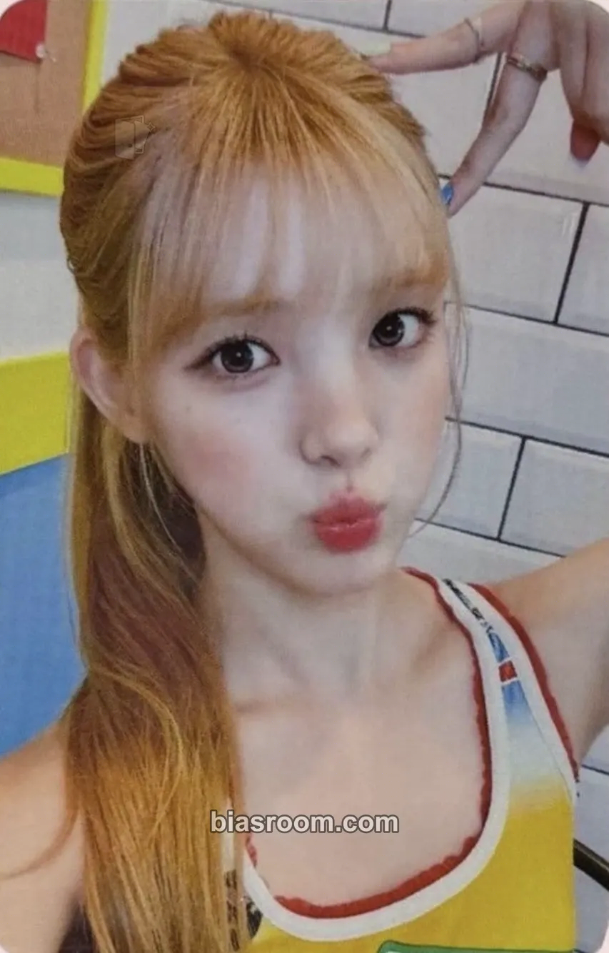 Yuha Lemon Tang Photocard - Hearts2Hearts - Hearts2Hearts K-pop photocard