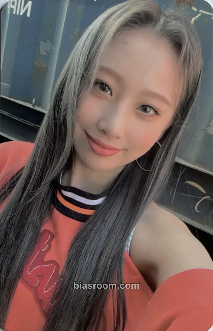 Yewon Icons Photocard - Hot Issue - Hot Issue K-pop photocard