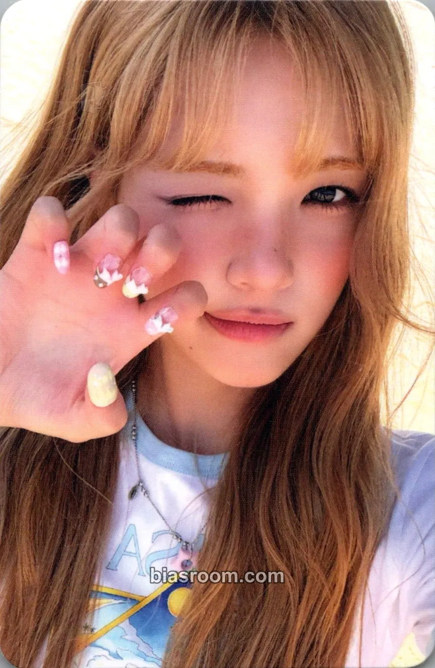 Yuha Lemon Tang Photocard - Hearts2Hearts - Hearts2Hearts K-pop photocard