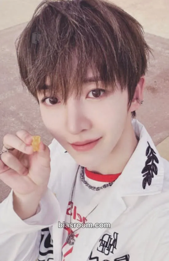 Donghyeon Kick Out, Flip Now! Photocard - KickFlip - KickFlip K-pop photocard
