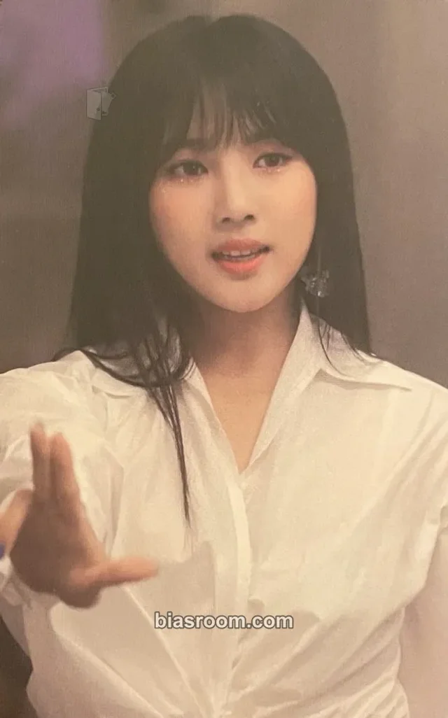 GWSN - SoSo - 1st Anniversary: First Artist Book Other photobook merch photocard non-selfie