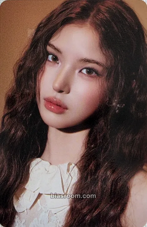 Mai Set The Tempo Photocard - izna - izna K-pop photocard