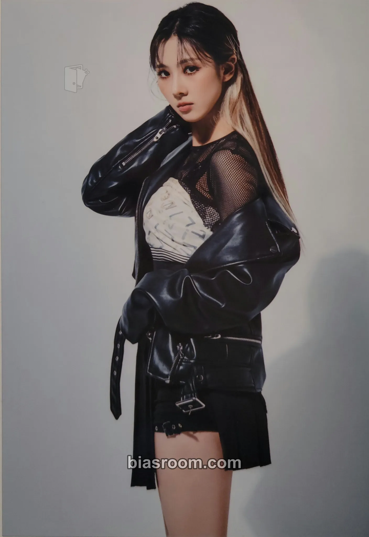 Yoohyeon Japan Debut 2nd Anniversary Official Goods Photocard - Dreamcatcher - Dreamcatcher K-pop photocard