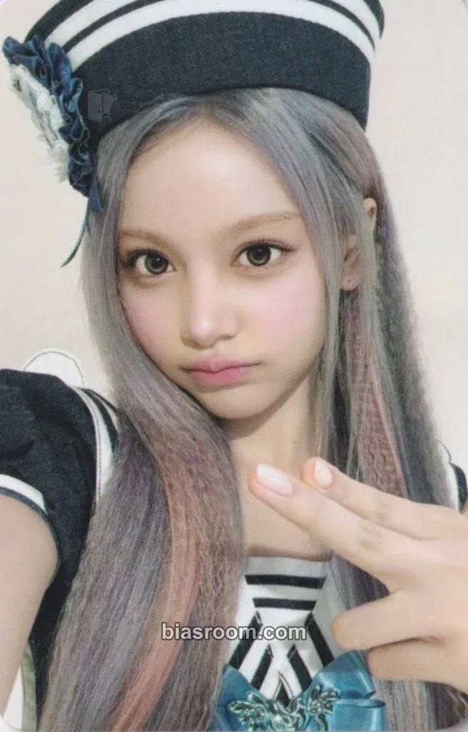 Carmen Lemon Tang Photocard - Hearts2Hearts - Hearts2Hearts K-pop photocard