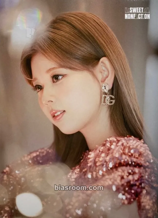 Riku “Sweet Nonfiction” official goods Photocard - NiziU - NiziU K-pop photocard