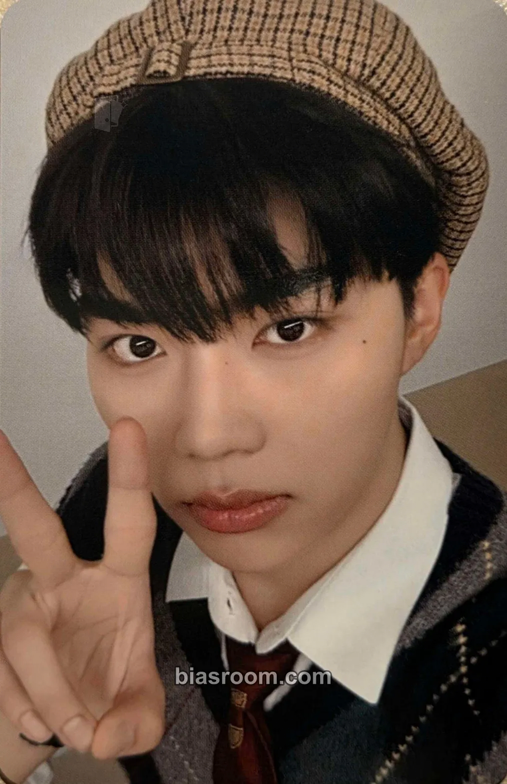 Gunwook 2026 Seasons Greetings ‘(0_1) World’ Photocard - ZEROBASEONE - ZEROBASEONE K-pop photocard