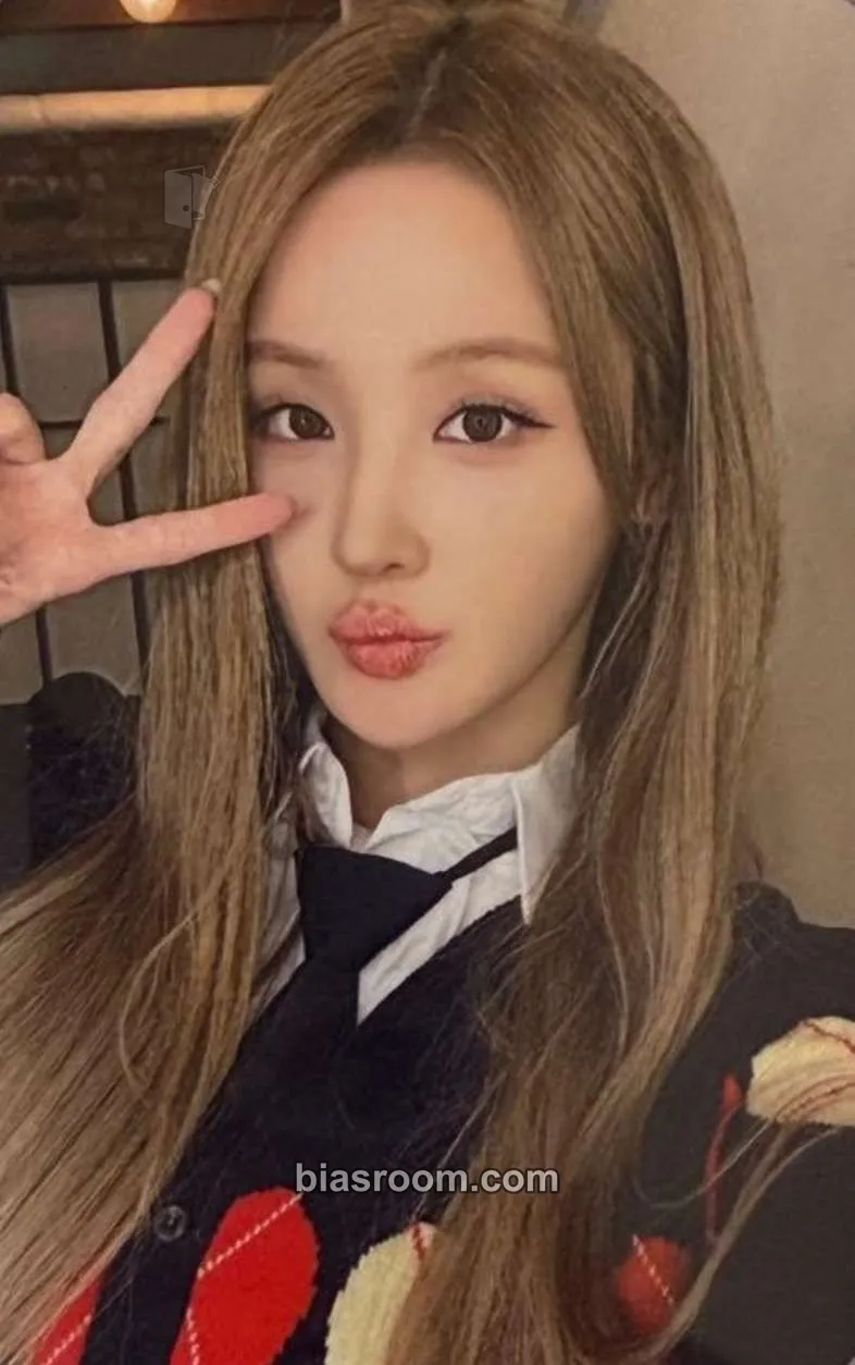 Belle Who Is She Photocard - KISS OF LIFE - KISS OF LIFE K-pop photocard