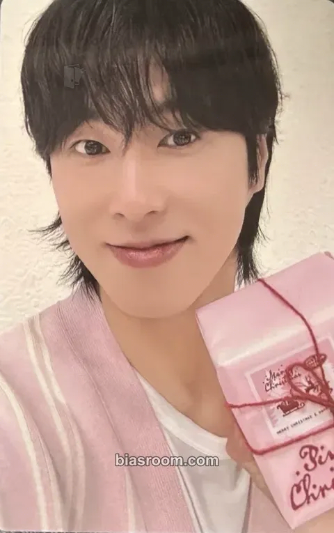 U-Know Yunho Pink Christmas 2024 Photocard - TVXQ - TVXQ K-pop photocard