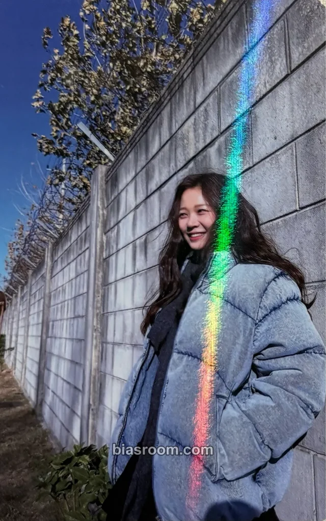Kim Hyerim - Kim Hyerim - Kim Hyerim - VOICE POCA (2024 Mini calendar) Other holographic (hologram) photocard calendar march