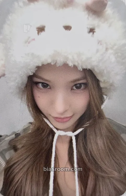 Mai Set The Tempo Photocard - izna - izna K-pop photocard