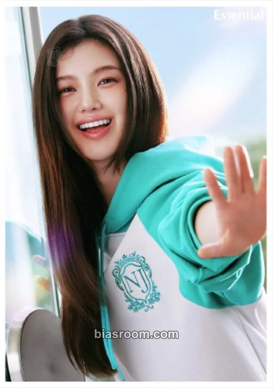 Danielle NewJeans x Essential Photocard - NewJeans - NewJeans K-pop photocard