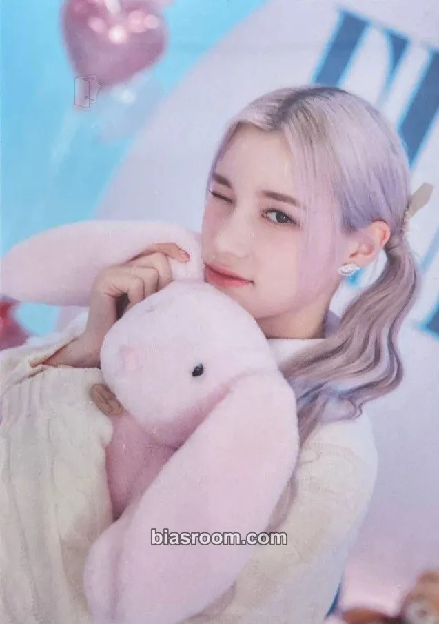 Huening Bahiyyih FLY-BY Japan Concert Tour Photocard - Kep1er - Kep1er K-pop photocard