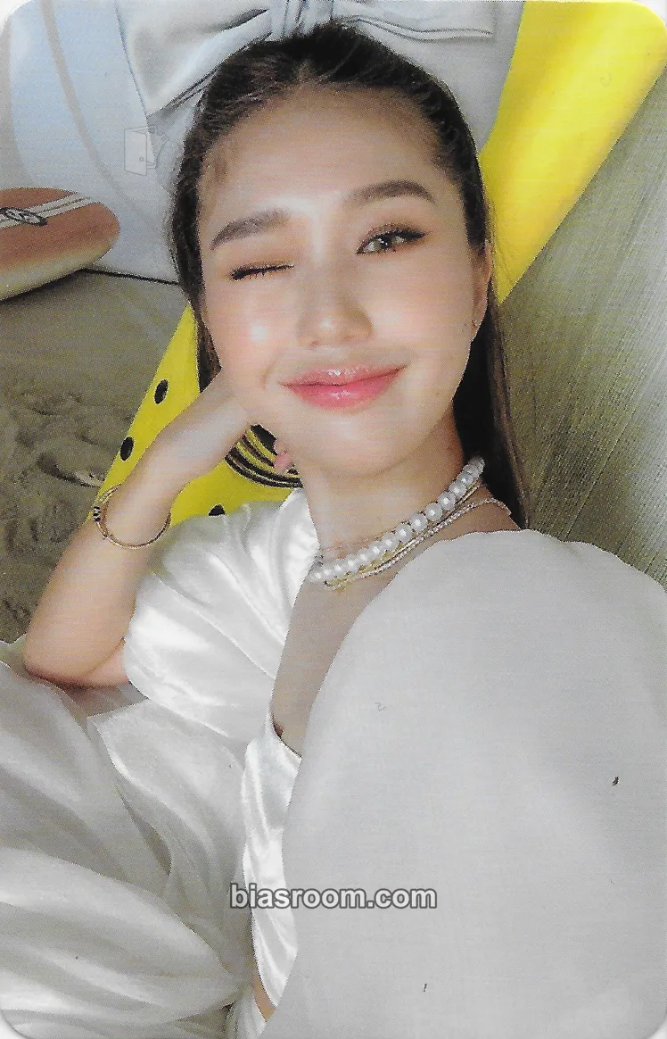 Mimi Golden Hourglass Photocard - OH MY GIRL - OH MY GIRL K-pop photocard