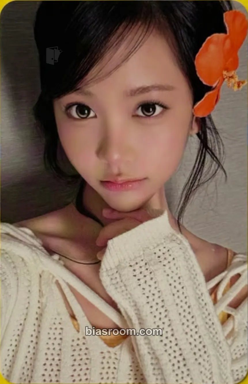 Carmen Lemon Tang Photocard - Hearts2Hearts - Hearts2Hearts K-pop photocard