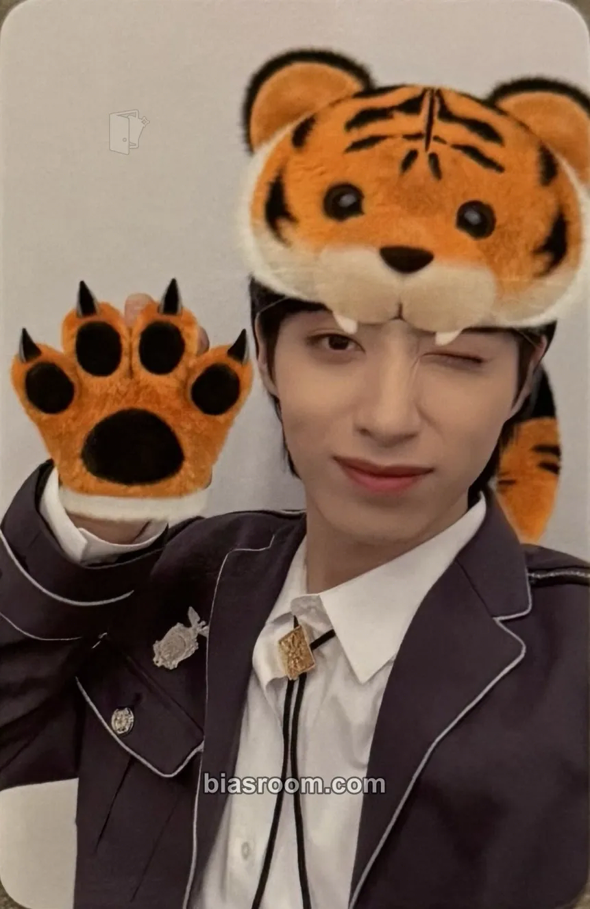 Xion BLOOD MOON Photocard - ONEUS - ONEUS K-pop photocard