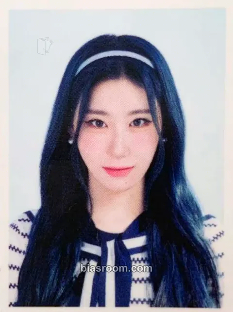 Chaeryeong JYP JAPAN POPUP STORE 2023 Photocard - ITZY - ITZY K-pop photocard