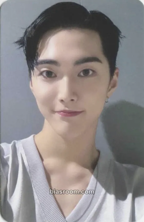 XngHan (ex. Seunghan) Talk Saxy Photocard - RIIZE - RIIZE K-pop photocard