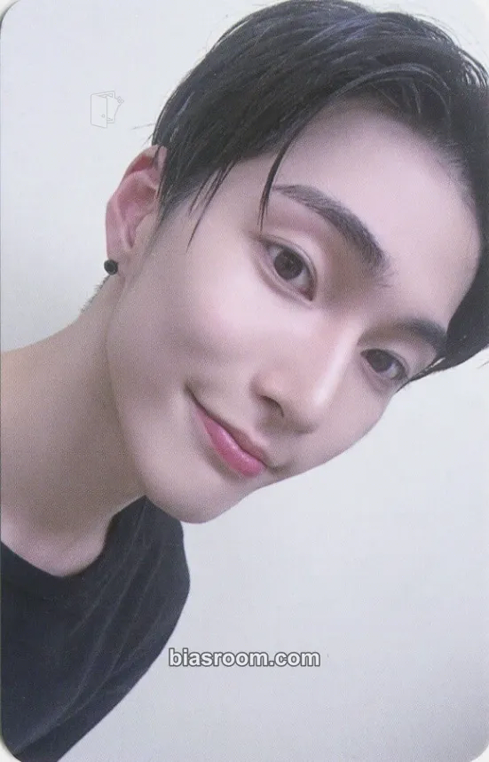 XngHan (ex. Seunghan) Get A Guitar Photocard - RIIZE - RIIZE K-pop photocard