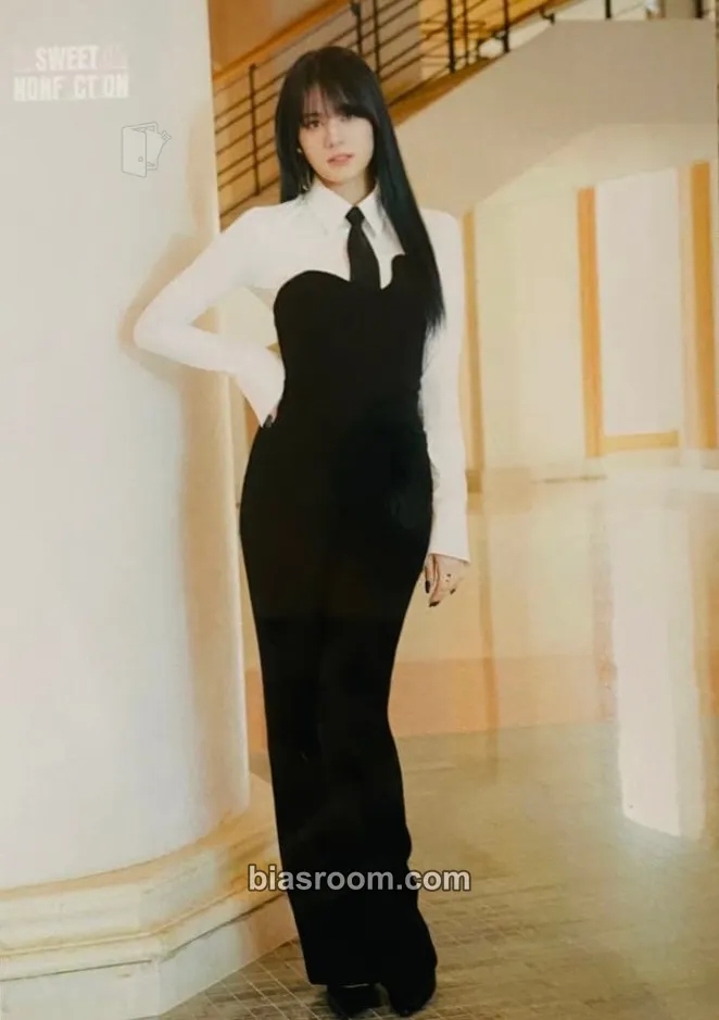 Nina “Sweet Nonfiction” official goods Photocard - NiziU - NiziU K-pop photocard