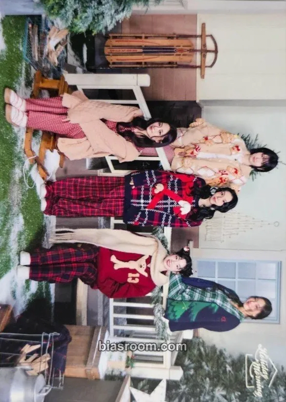 2025 JYP JAPAN POP-UP "Holiday Morning" Photocard - TWICE - TWICE K-pop photocard