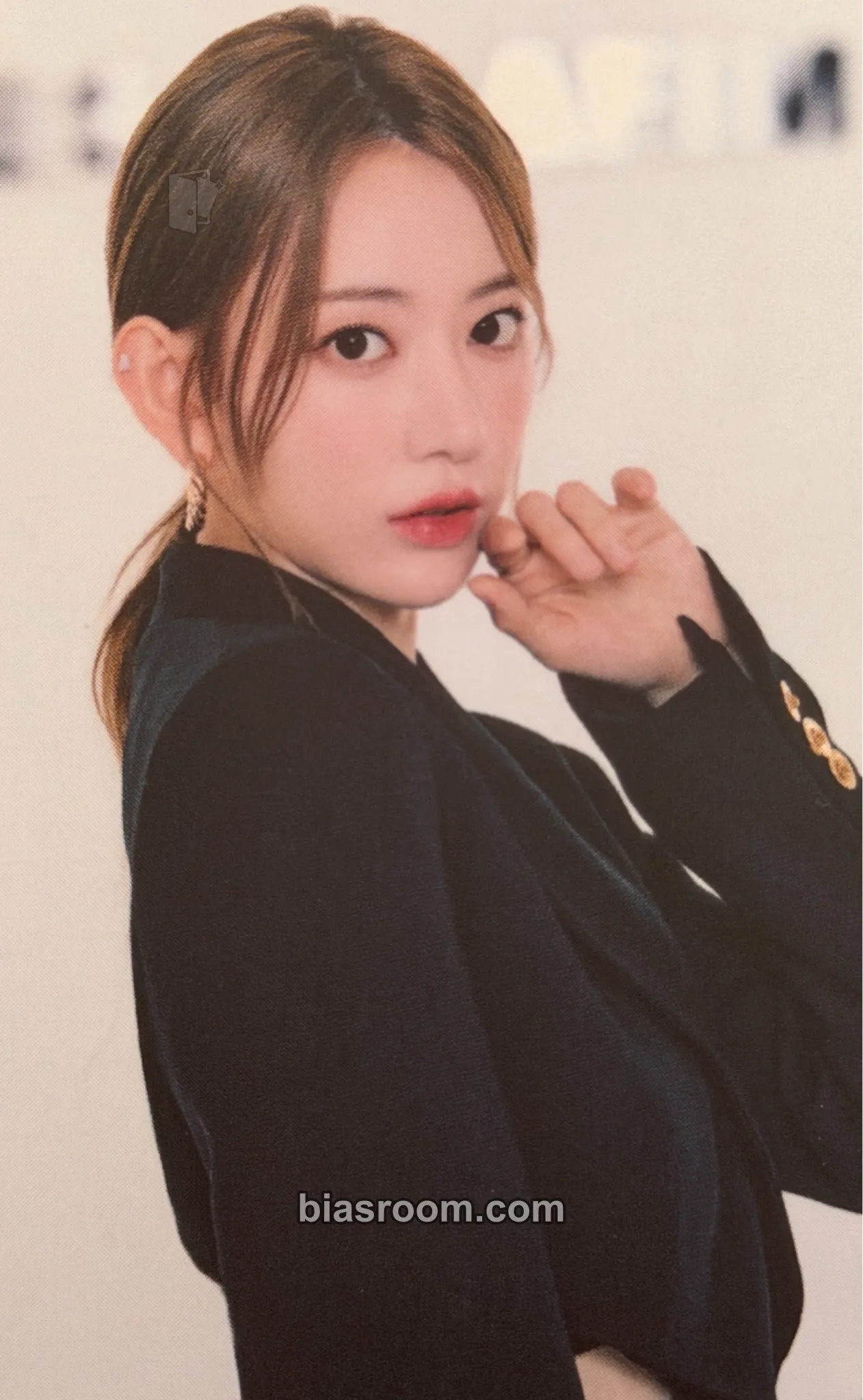 Sakura MOMENTICA x Weverse by Fans x Le Sserafim Photocard - LE SSERAFIM - LE SSERAFIM K-pop photocard