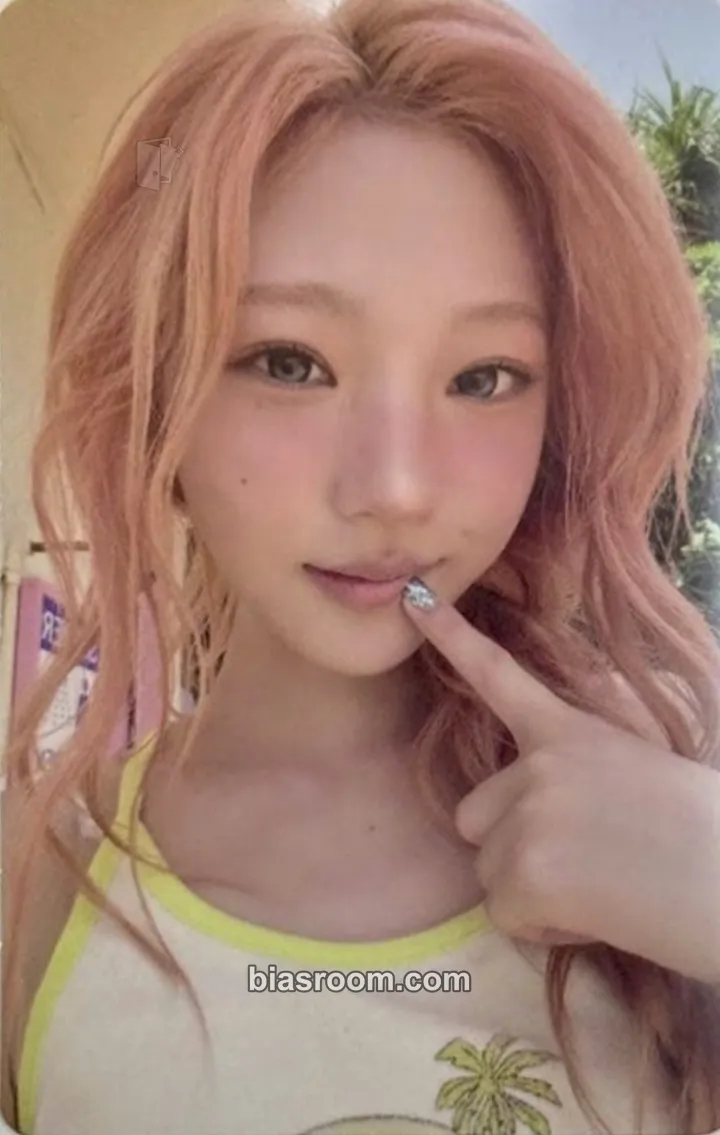 Stella Lemon Tang Photocard - Hearts2Hearts - Hearts2Hearts K-pop photocard