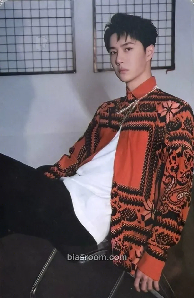 Yibo Yuehua Entertainment Collector Cards Photocard - UNIQ - UNIQ K-pop photocard