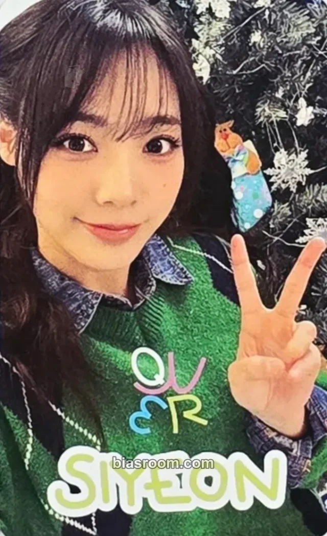 QWER - Siyeon - QWER x Playstation Korea Other limited edition brand collaboration