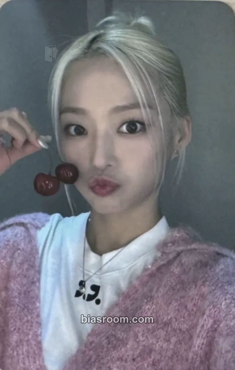 Yeeun 2024 Season's greetings Photocard - EL7Z UP - EL7Z UP K-pop photocard